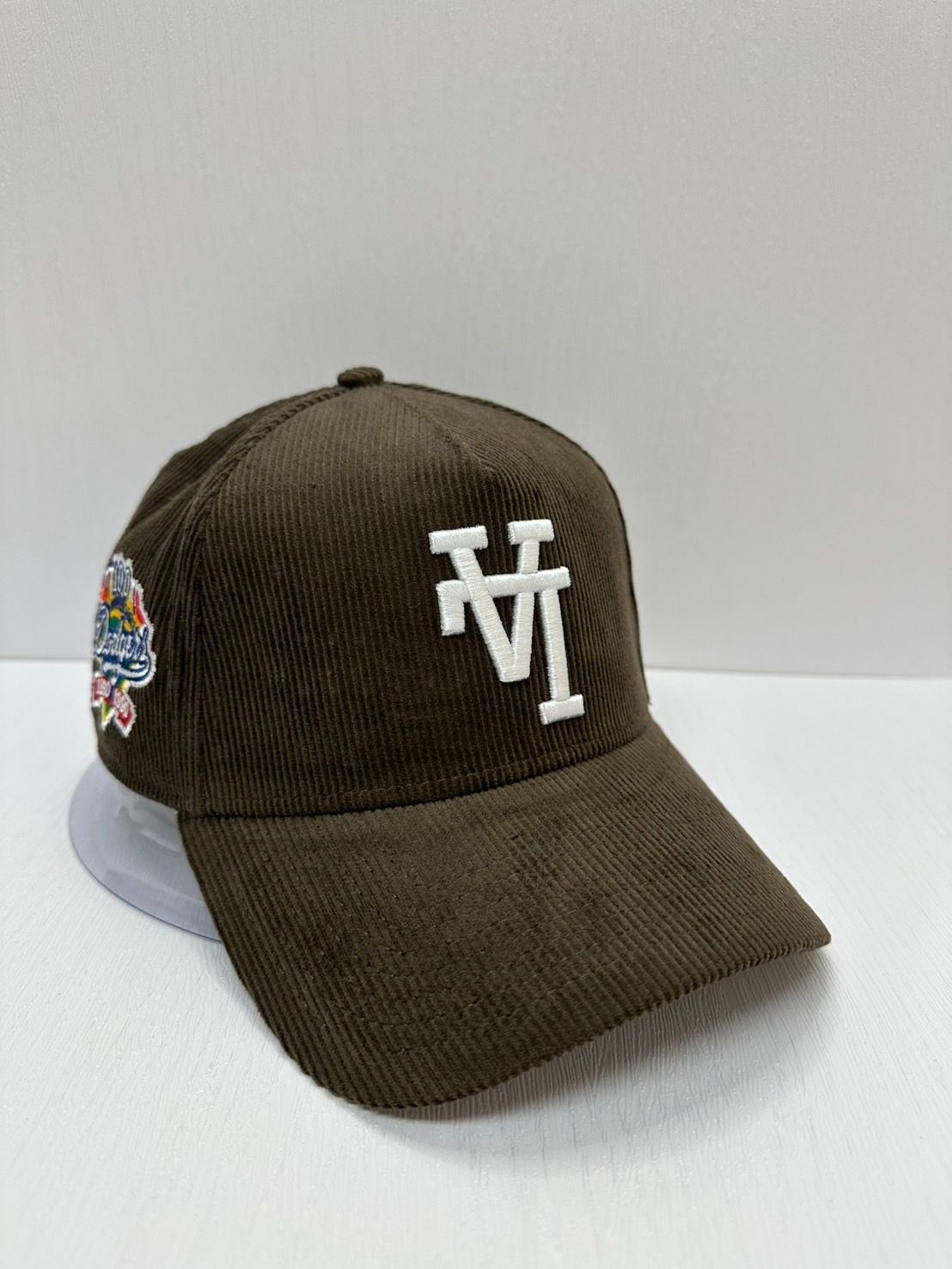 Newera ロサンゼルスドジャース 100thアニバーサリー リバースロゴ コーデュロイ 9forty A-FRAME スナップバックキャップ ブラウン