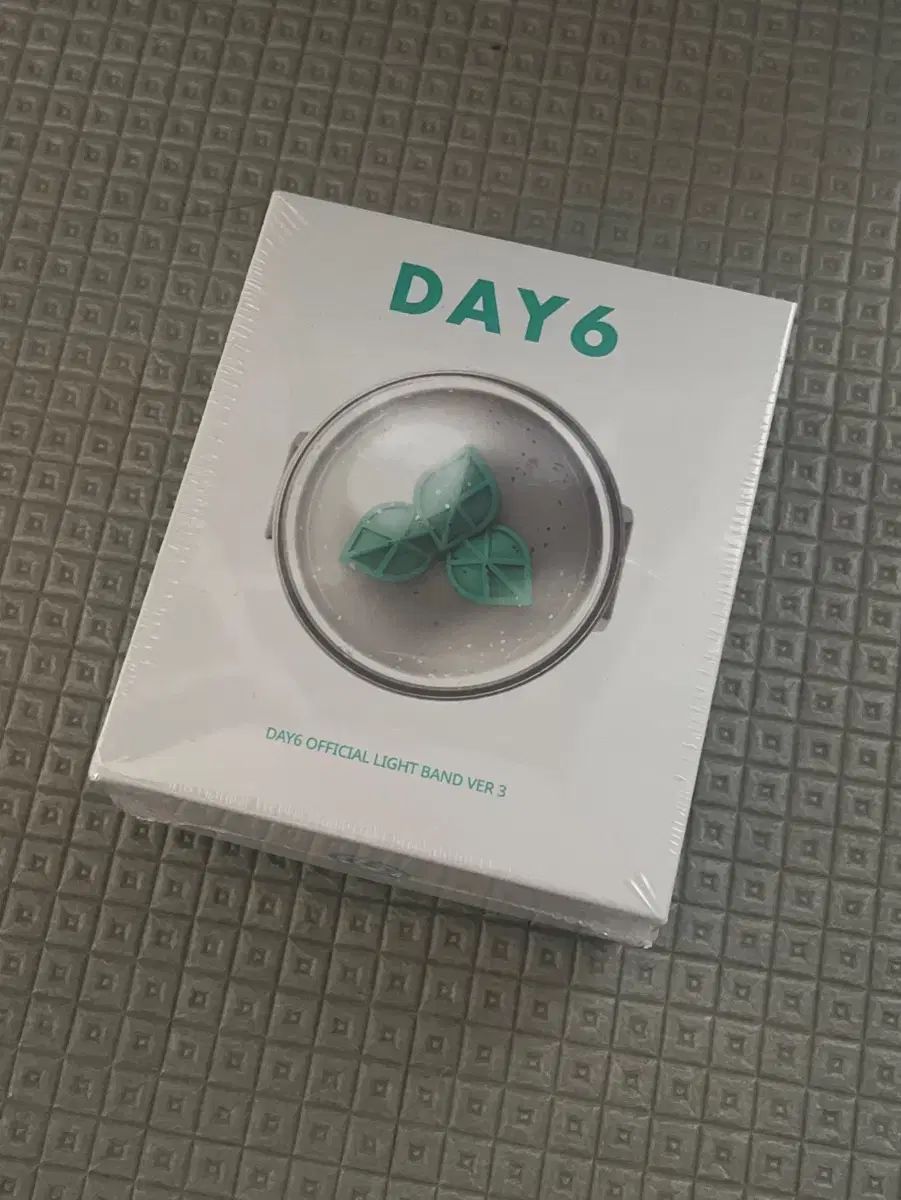 DAY6 ライトバンド ペンライト 新品未開封 Amazon.co.jp: DAY6 オフィシャルグッズライトバンドVer2 (DAY6