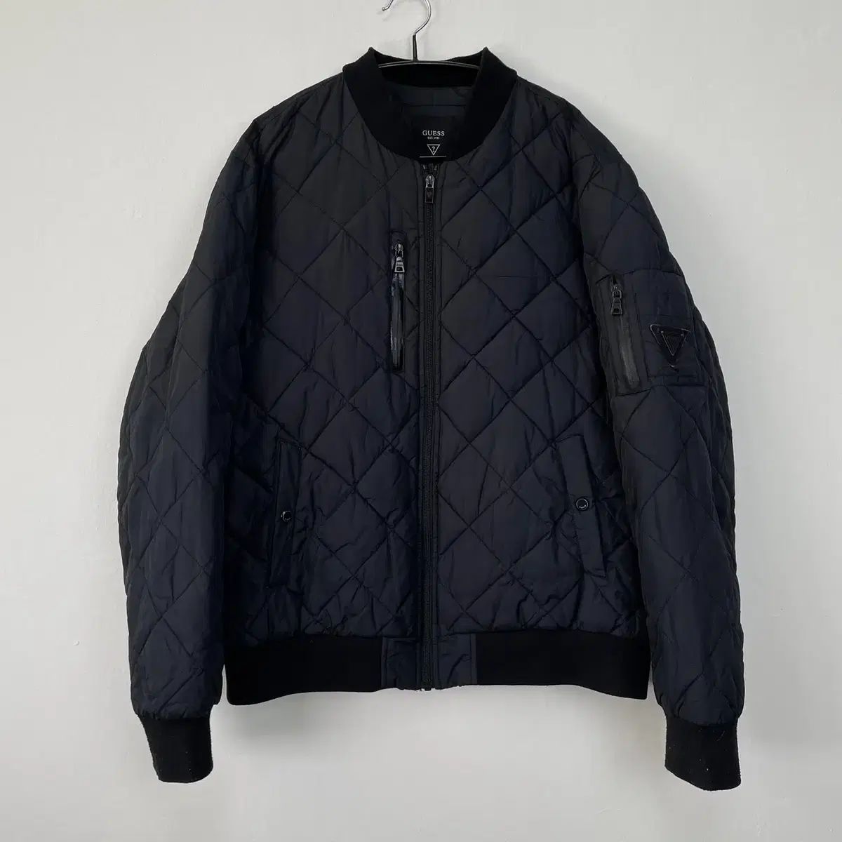 GUESS(ゲス) ／ 黒 キルティング ブルゾン （ XL ）