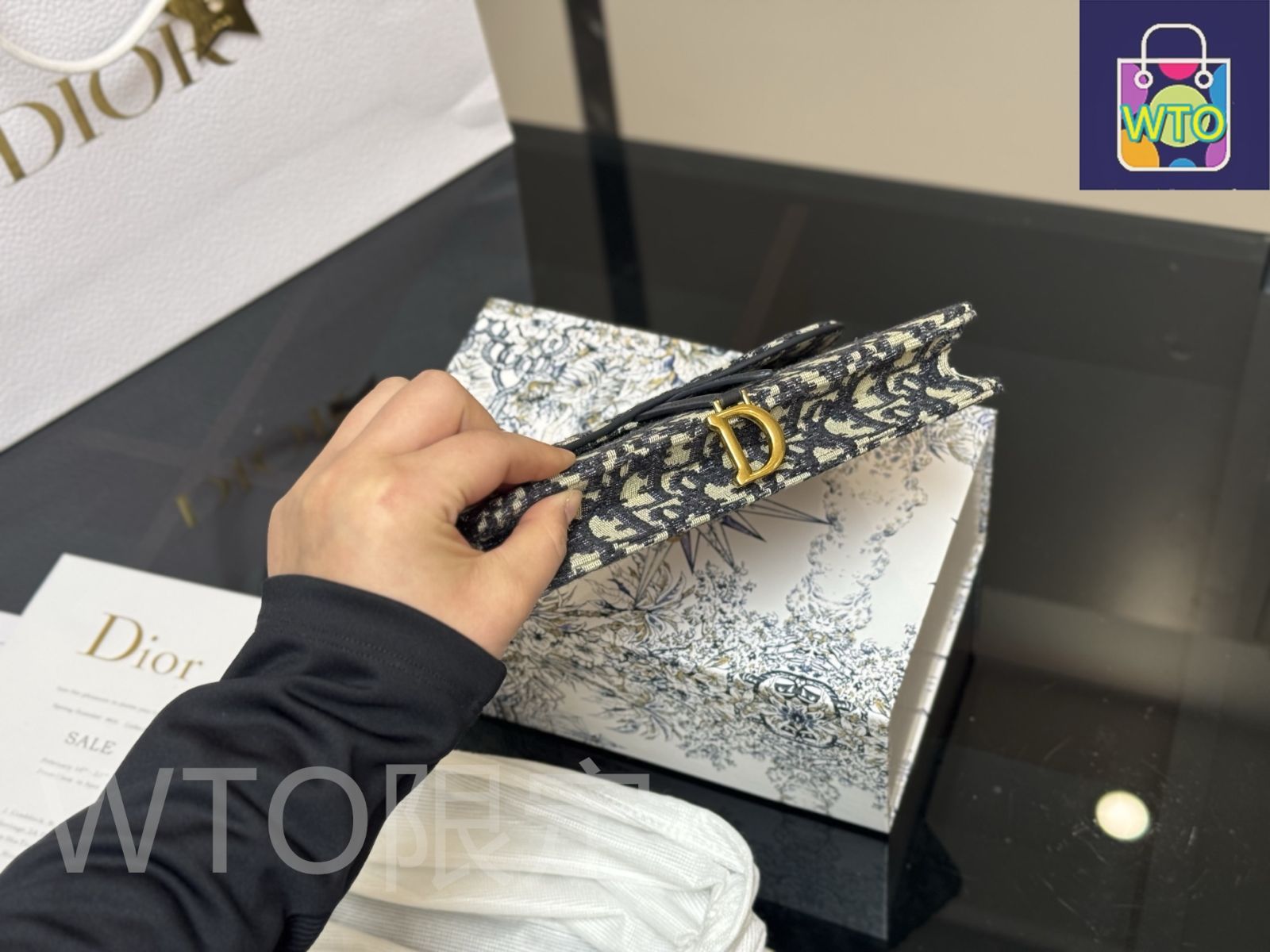 DIOR モノグラム ショルダーバッグ DIOR | ウィメンズ すべてのバッグ｜ハイブランド バッグ