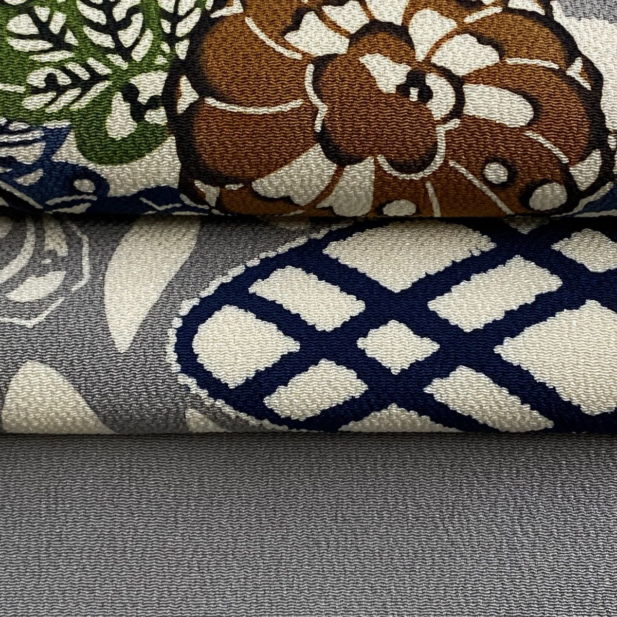 名古屋帯 美品 逸品 栗山吉三郎 落款 和染紅型 草花 雲文 縮緬