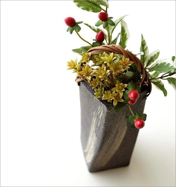 陶器 一輪挿し 緑色 彫刻模様付き 日本 和室