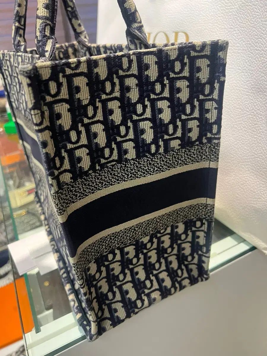 M Dior