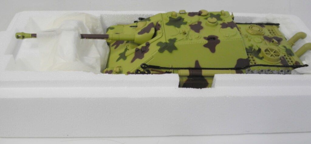 1 35 PANTHER BATTLE TANK FRONT WEST 19022