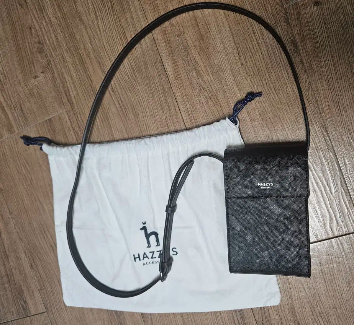 HAZZYS ヘジス ブラック ミニ クロスバック