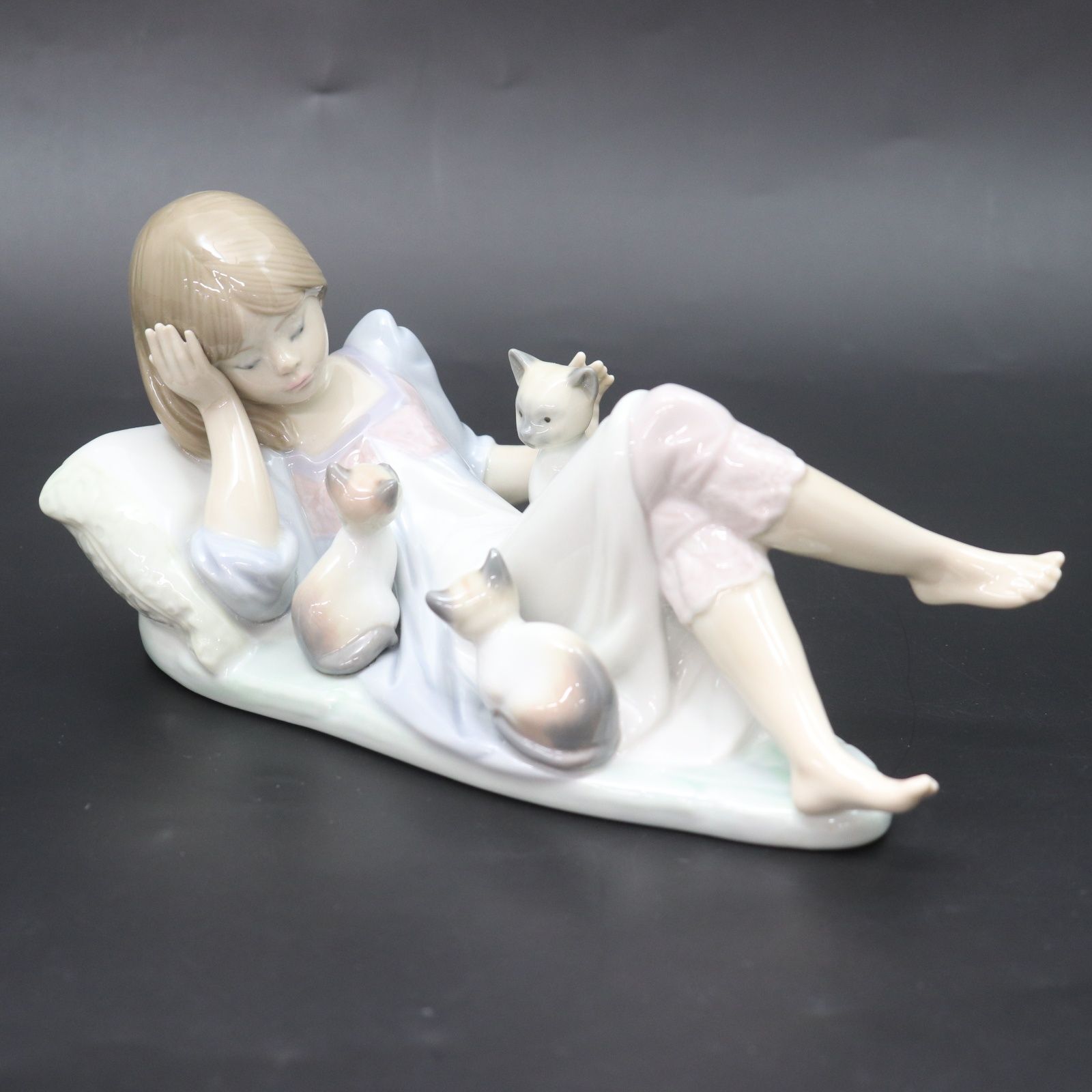 IT2SK2YFLBSG LLADRO リヤドロ お昼寝させて 昼寝のじゃま者 5760 ネコ 少女 女の子 陶器 陶磁器人形 オブジェ フィギュリン 置物 インテリア