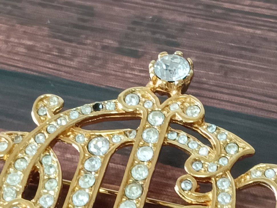 極美品✨クリスチャンディオール エンブレムロゴブローチ ラインストーン ビジュー 日本直送 名牌中古包 】Christian Dior クリスチャン ディオール