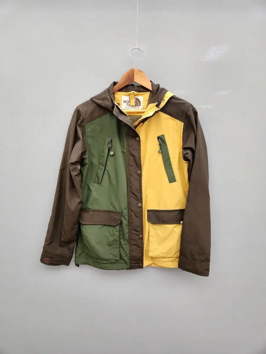 THE NORTH FACE ザ ノース フェイス ホワイトラベル マルチカラー ウィンドブレーカー