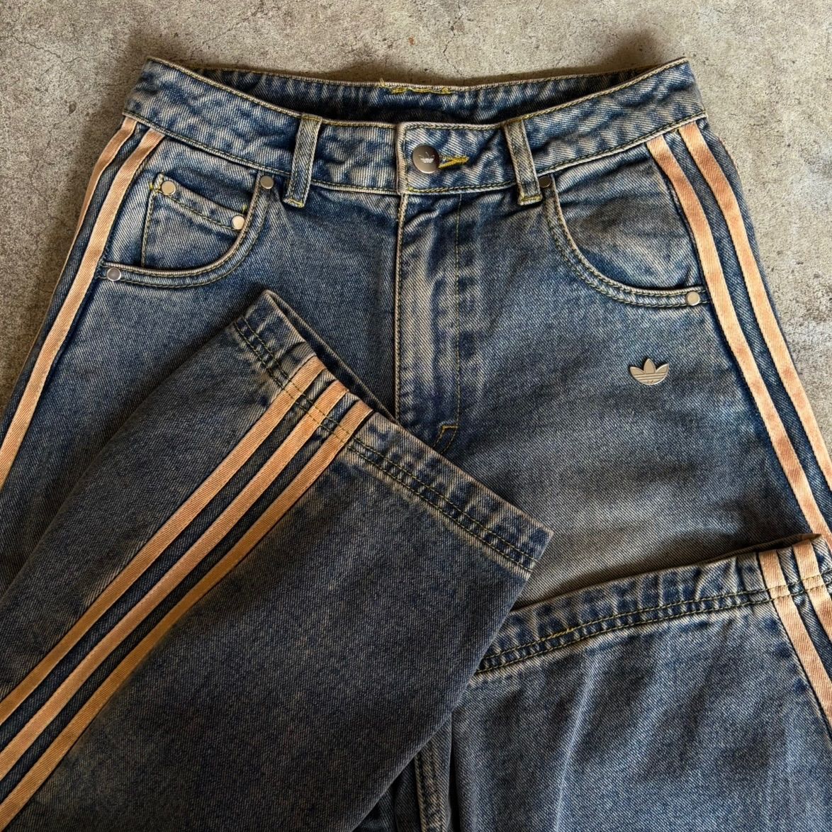 新品30⭐️adidas プレミアム エッセンシャルズ デニムパンツ