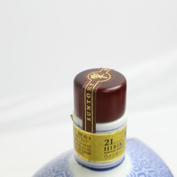 SUNTORY（サントリー）響 21年 有田焼 色絵輪繋文風鐔形瓶 43％ 600ml