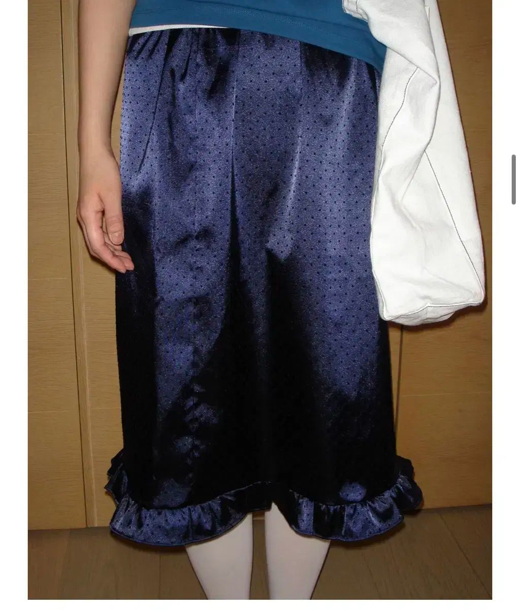 マゾネ ドット フリル ミディ スカート ネイビー