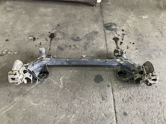 プリウス ZVW30 リアアクスルビーム S 42101-12171 040