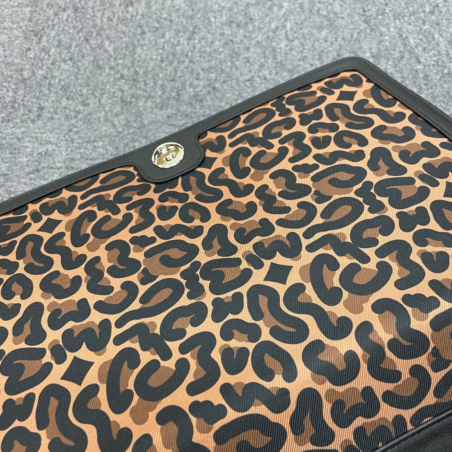 MCM PHENOMENONコラボ　メッセンジャーバッグ MCM PHENOMENONコラボメッセンジャーバッグ【正規品】