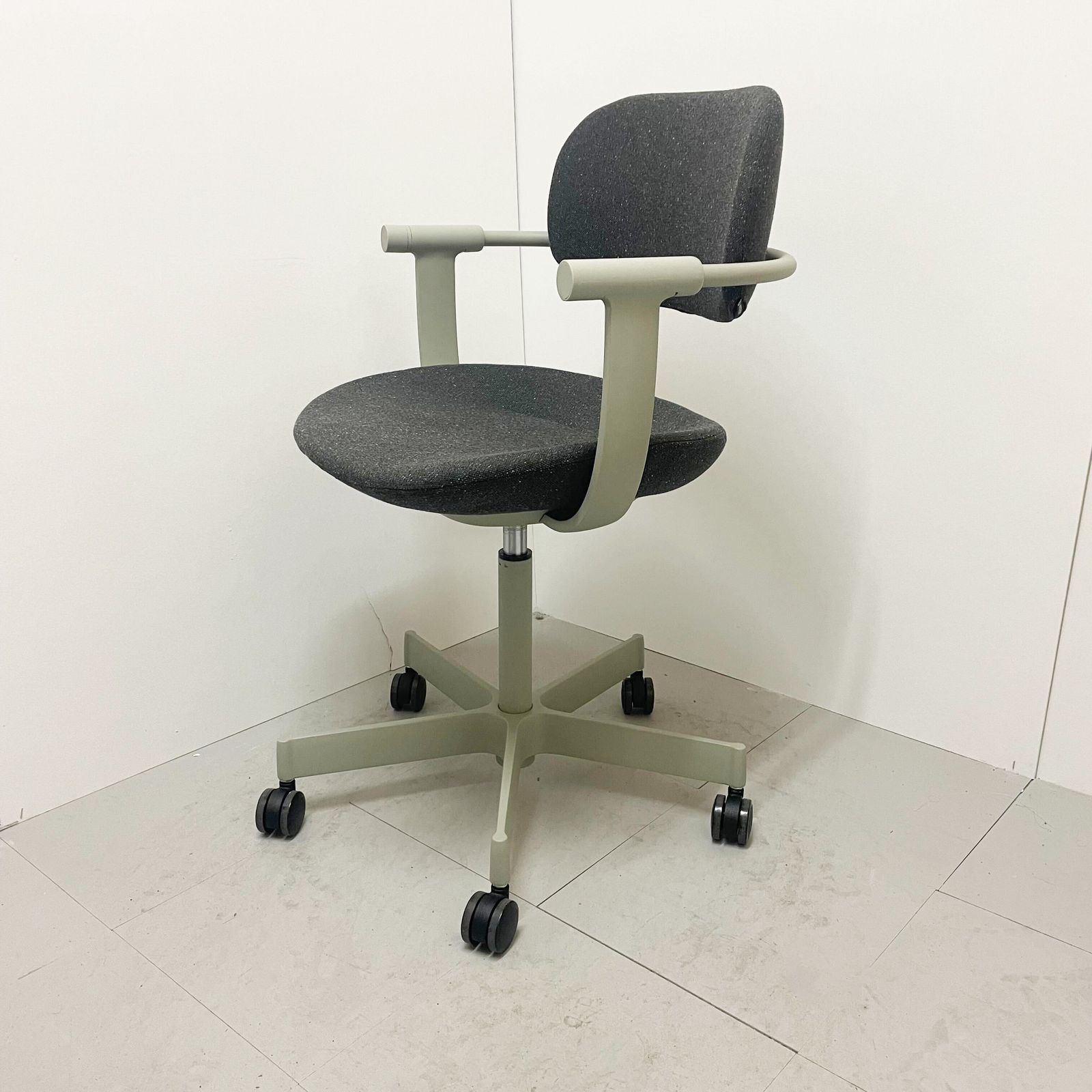 【中古 A(中古品)】vertebra03(バーテブラ03) KG825CDM1-L4W2 中古 S(美品)】vertebra03(バーテブラ03) KG825CDM1-L4H9の通販