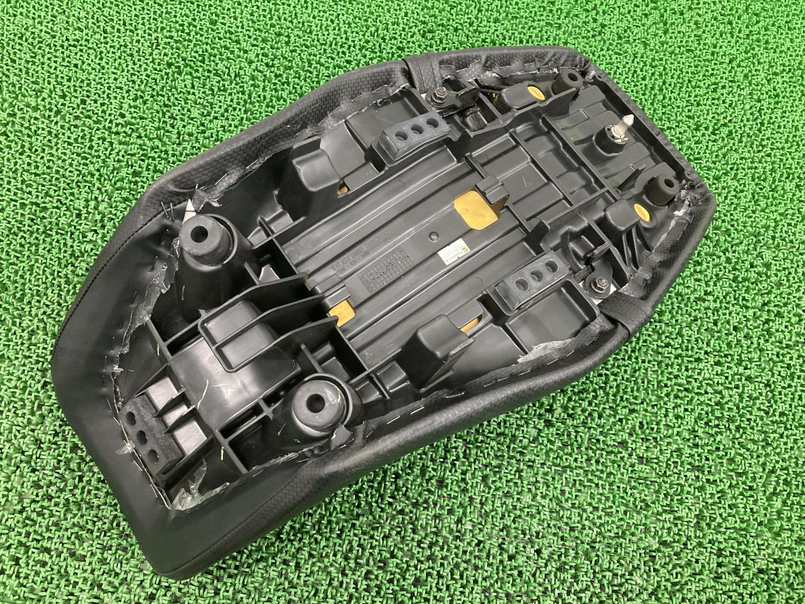 シート　グロム　JC92型　ホンダ　純正　新車外し　77200-K26-G000 シート グロム JC92型 ホンダ 純正 新車外し 77200-K26-G000