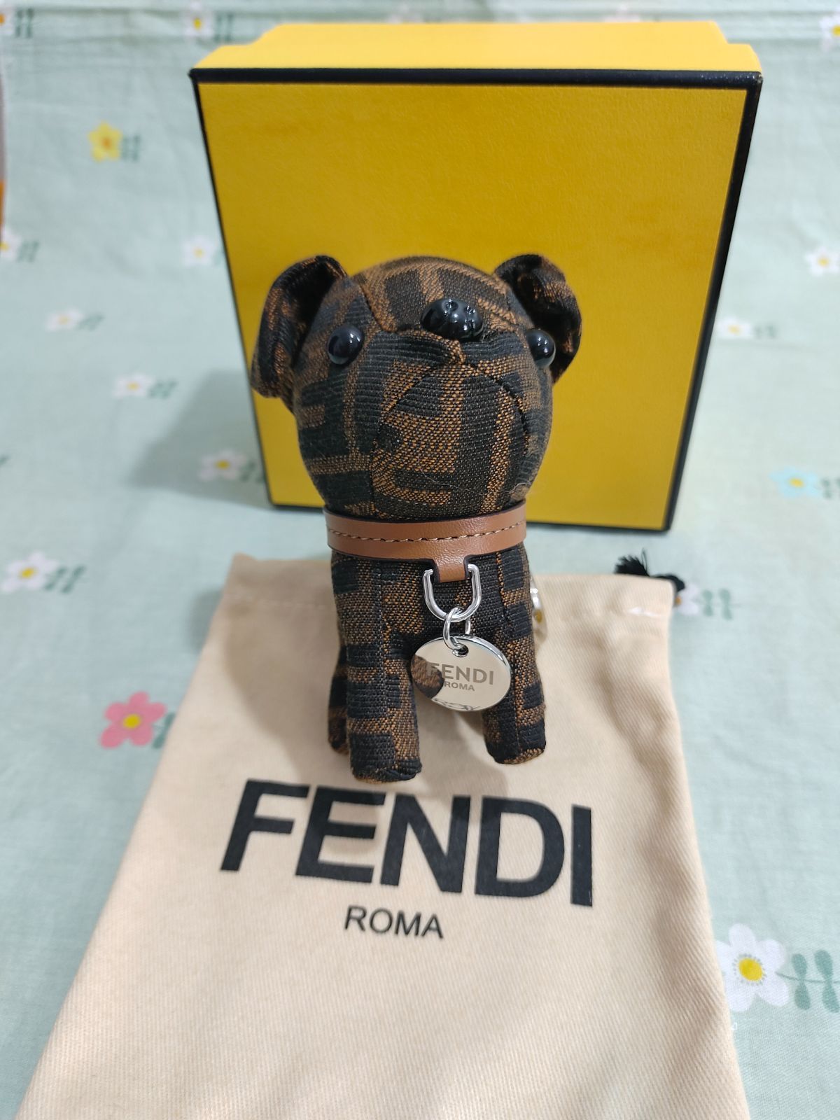 箱付き☆FENDI｛フェンディ｝キーリング☆キーホルダーブラウン男女兼用チャーム新品未使用