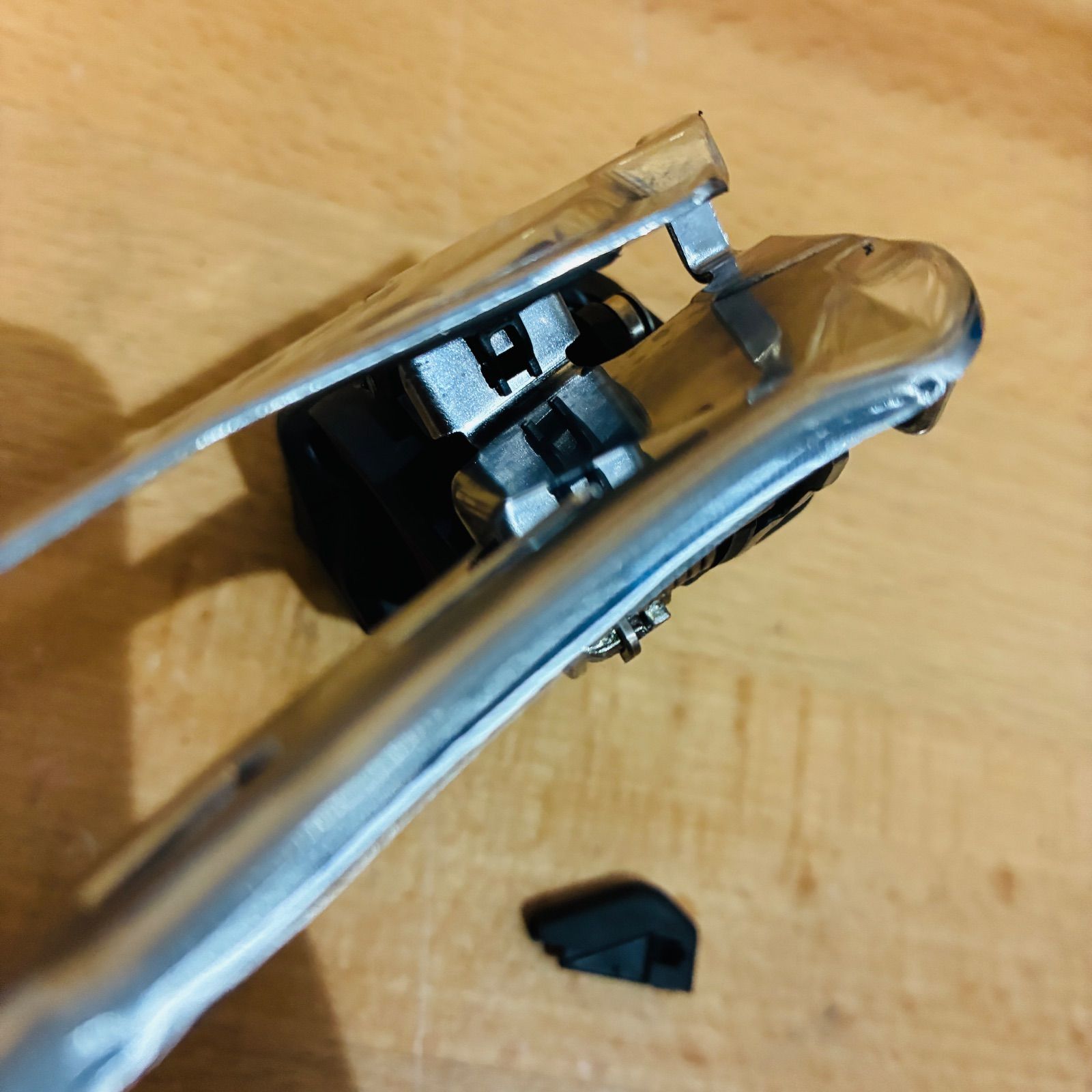 美品】 シマノ 105 Di2 FD-R7150 フロント ディレイラー 2×12S