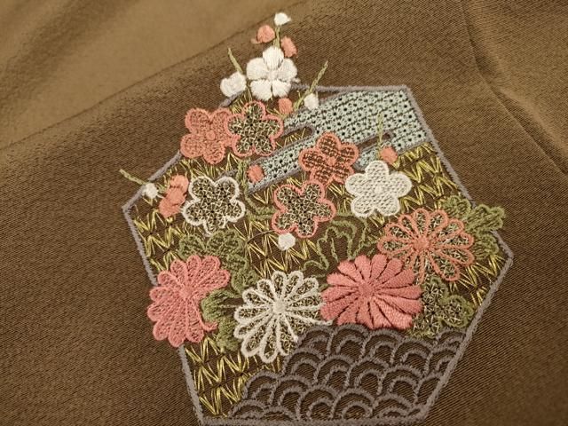 スワトウ刺繍訪問着 正絹 椿、紅葉、菊、四季花柄刺繍 美品 洗える着物
