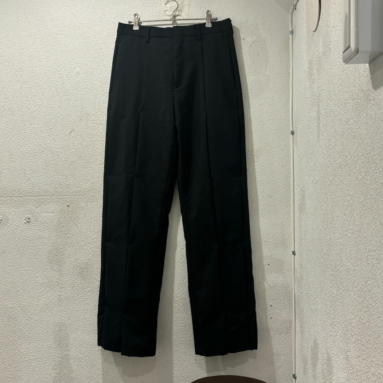 T/SEHNE ALL-OVER PLEATED TROUSERS