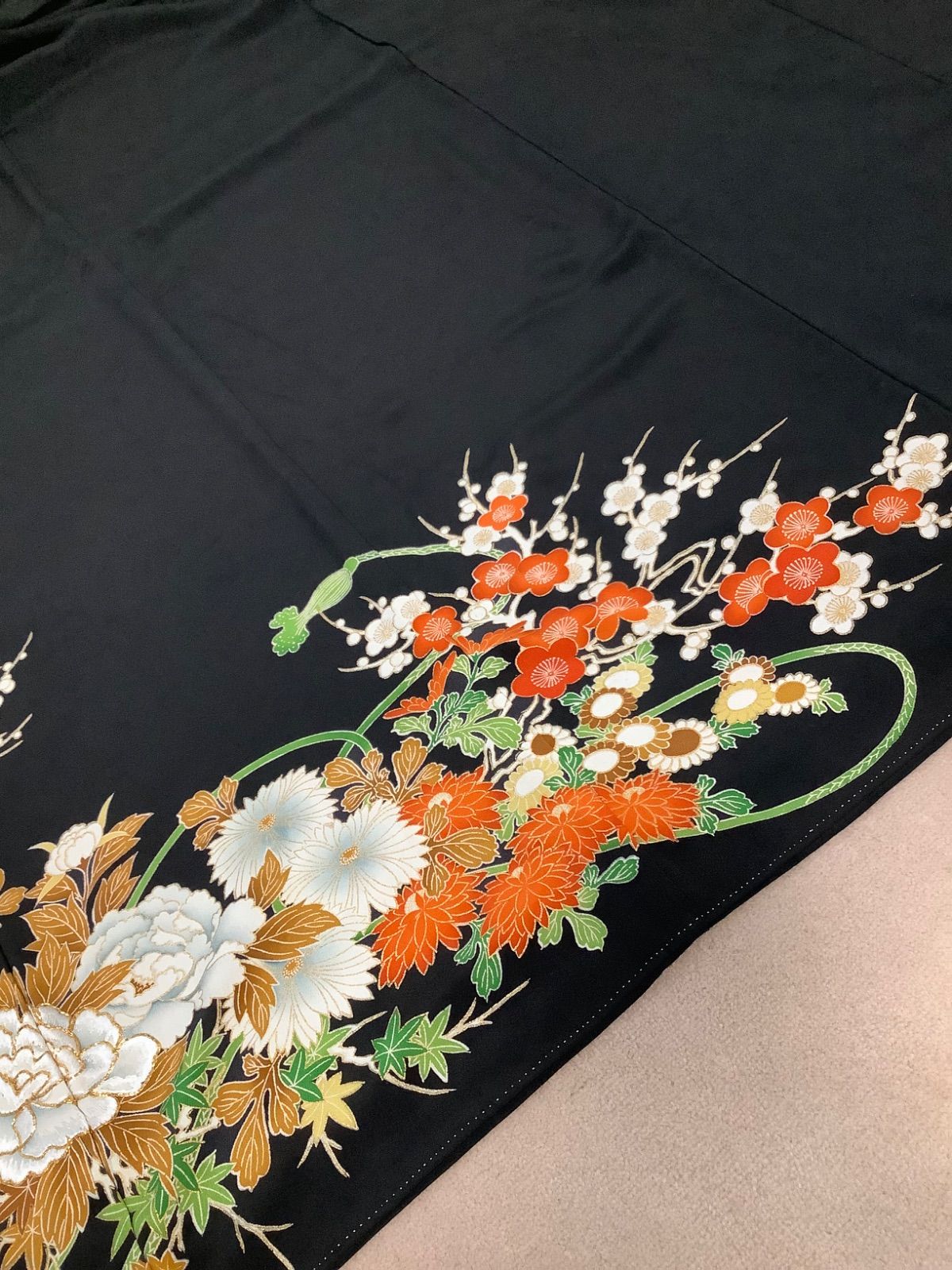 高級黒留袖レンタル】t-604 山口美術織物謹製・華文柄の総刺繍 Lサイズ