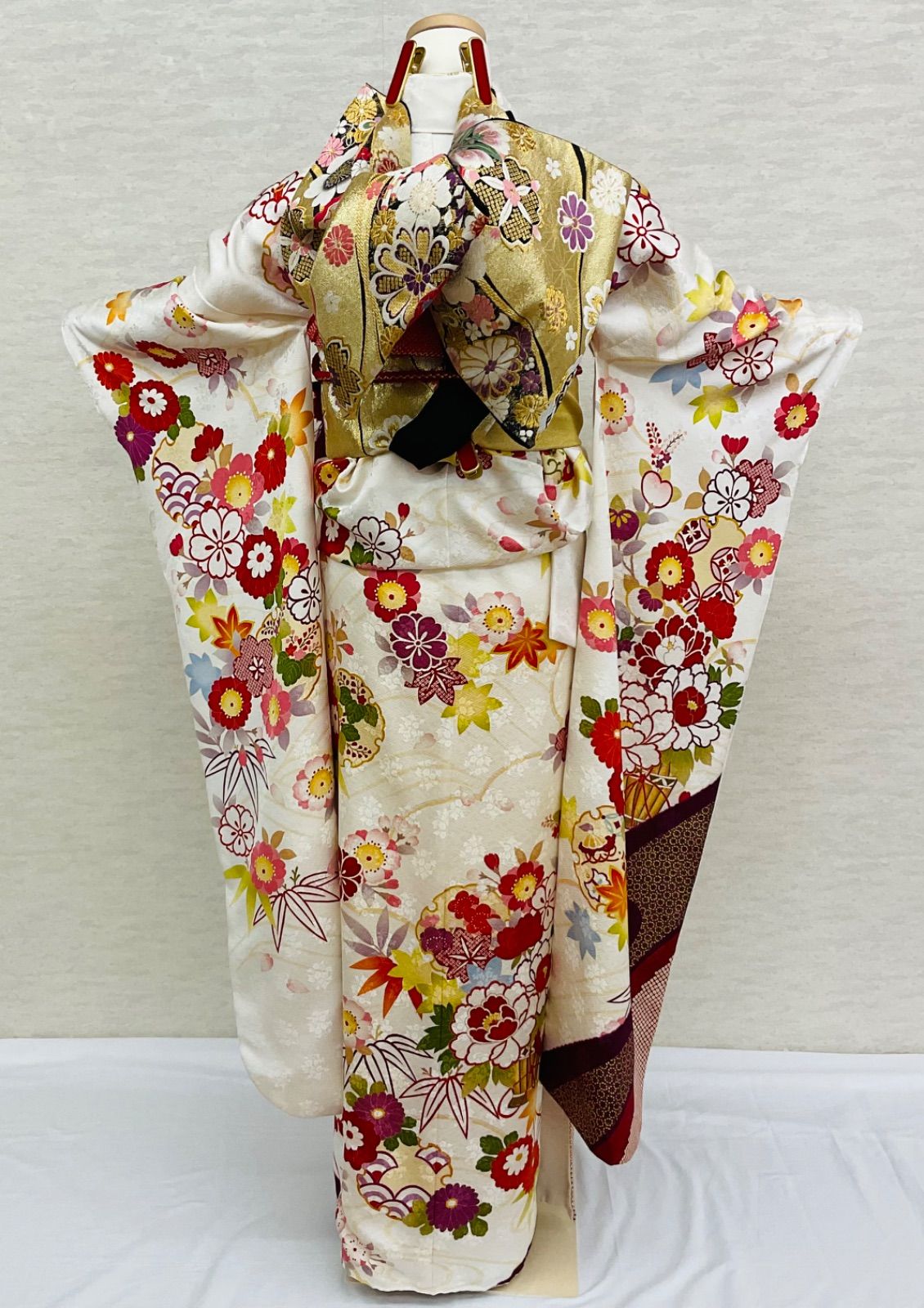 ⭐️振袖フルセット　正絹　成人式　牡丹　黒　白 ⭐️振袖フルセット 正絹 成人式 牡丹 黒 白 振袖 振袖フルセット 白系