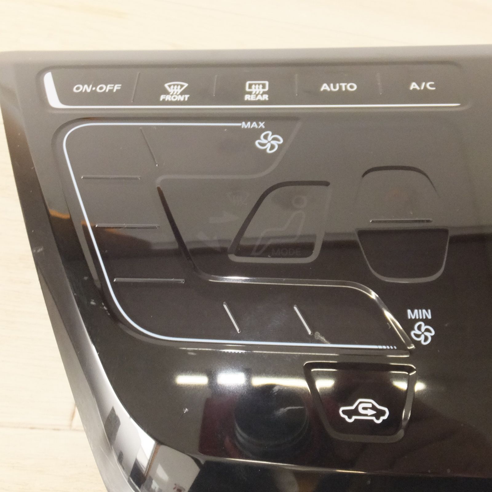 販売公式 Nissan デイズ エアコンパネル B44W