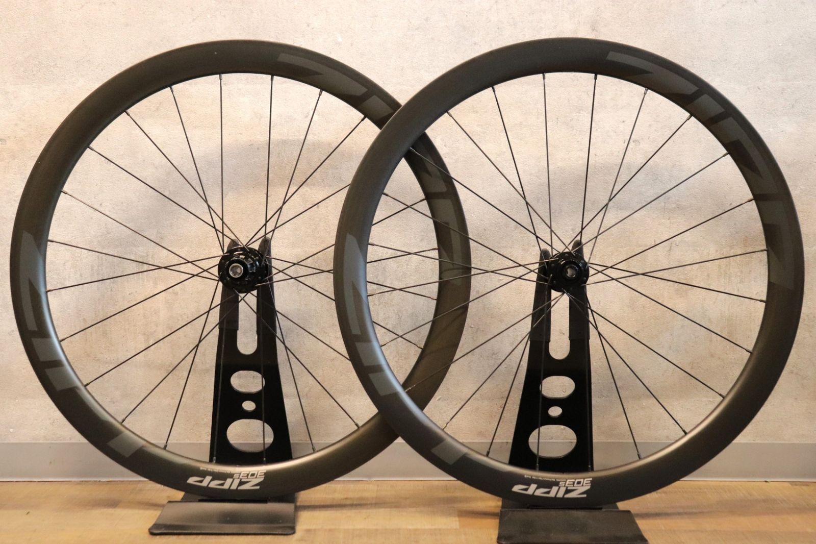 中古】ZIPP 303s ディスク カーボンホイール 大人気，定番 zipp 303s