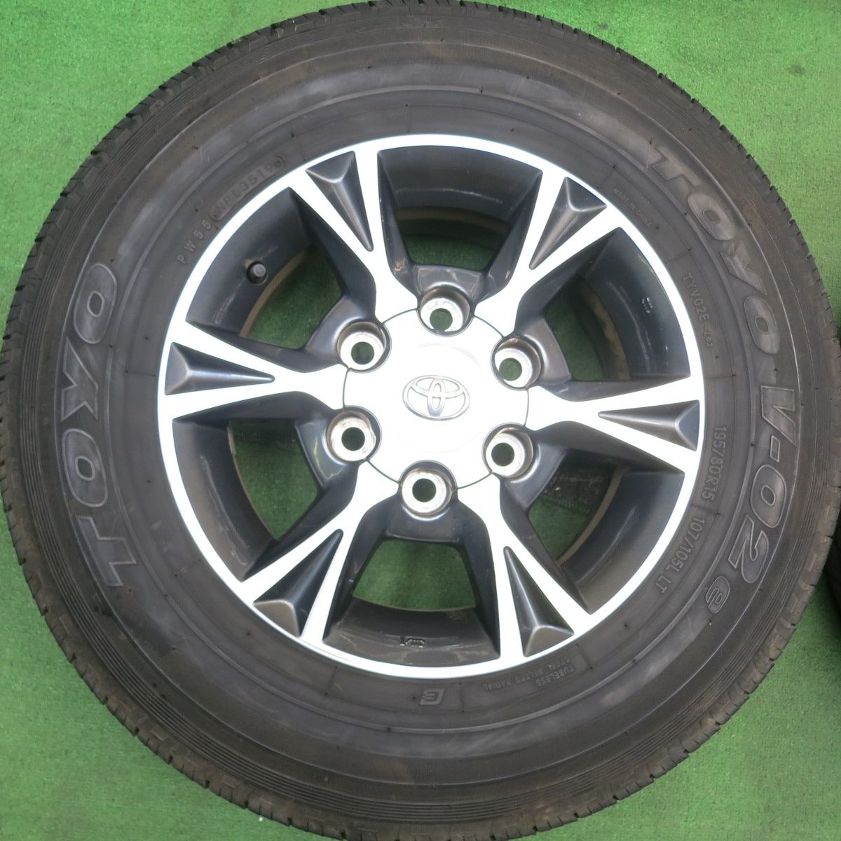 バリ溝！9.5分☆トヨタ 200系 ハイエース 純正 OP 195/80R15 107/105L