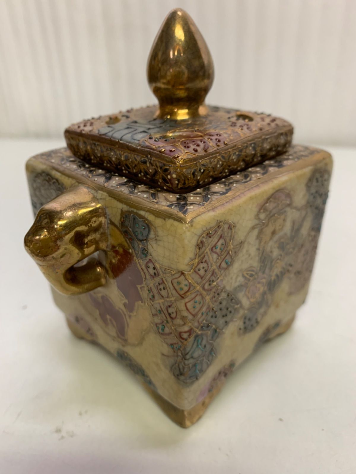 薩摩焼 丸十字 明治期 香爐 金彩花草文 金襴手 薩摩焼 金襴手 四方香炉 金彩 香炉 金彩丸十字 茶道具 香道具 香合