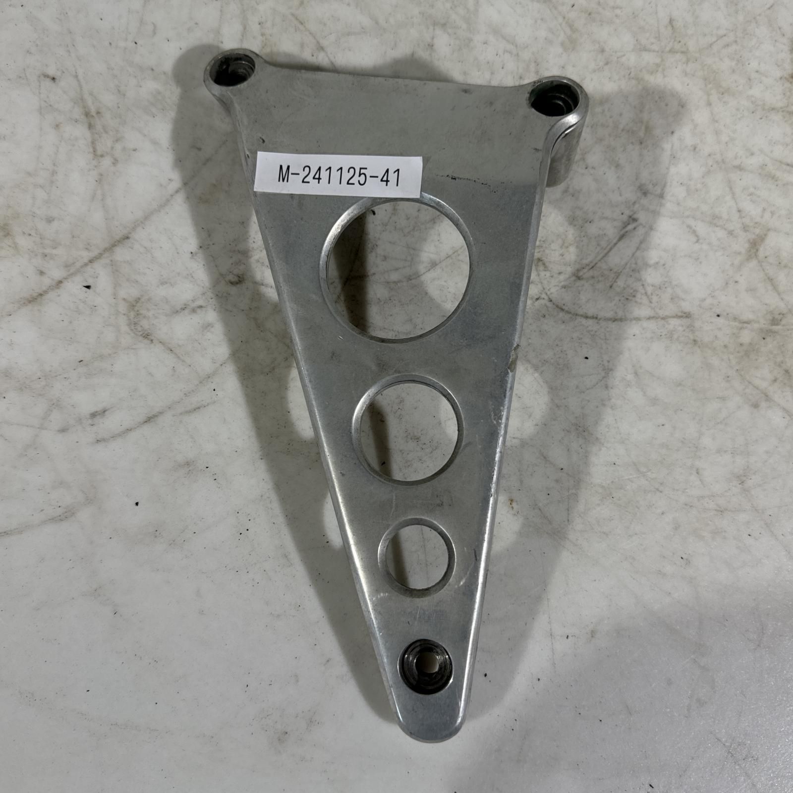 CBR400F フロントウインカーステー 左右 ホンダ 純正 バイク 部品 NC17