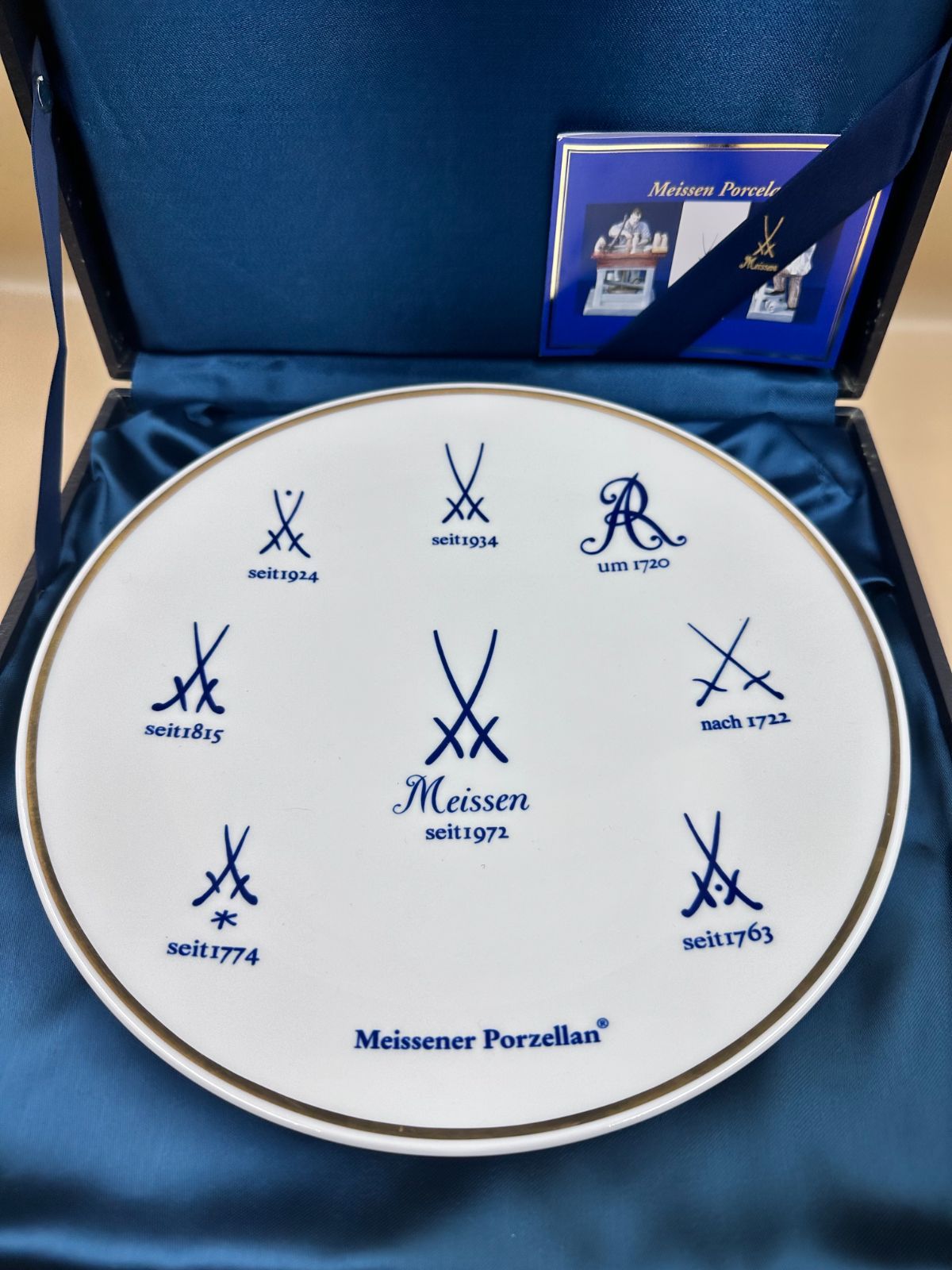 箱あり】歴代マイセン双剣マーク プレート 割引 H3×W25.5cm 底部に窯印