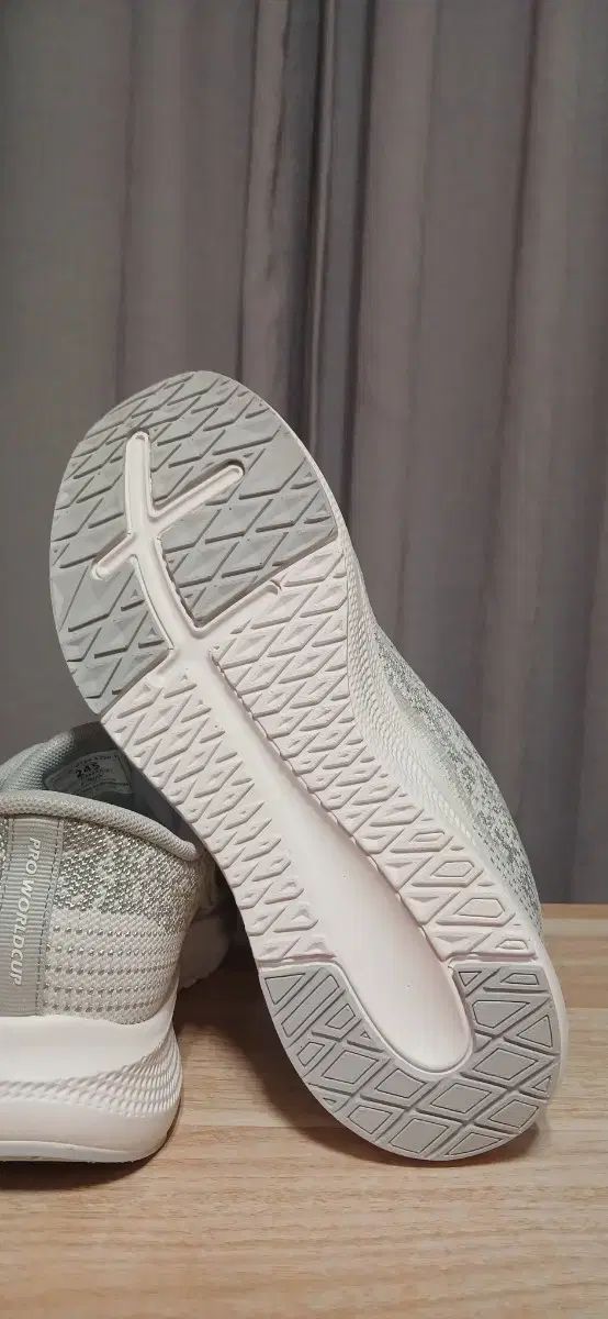 LINE ランニングシューズ