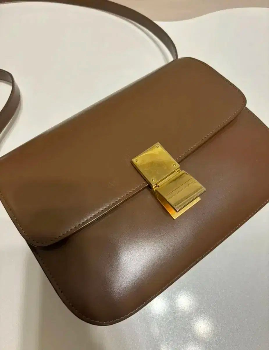 Celine セリーヌ クラシック ボックス ミディアム キャメル