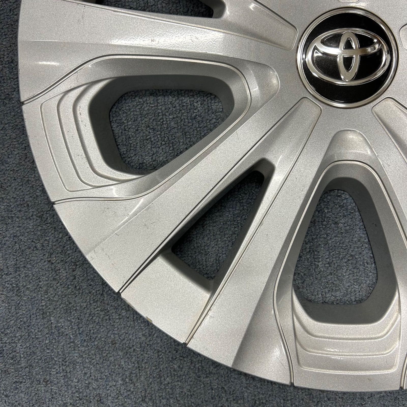 トヨタ プリウス 50系 後期 ホイールキャップ ホイールカバー