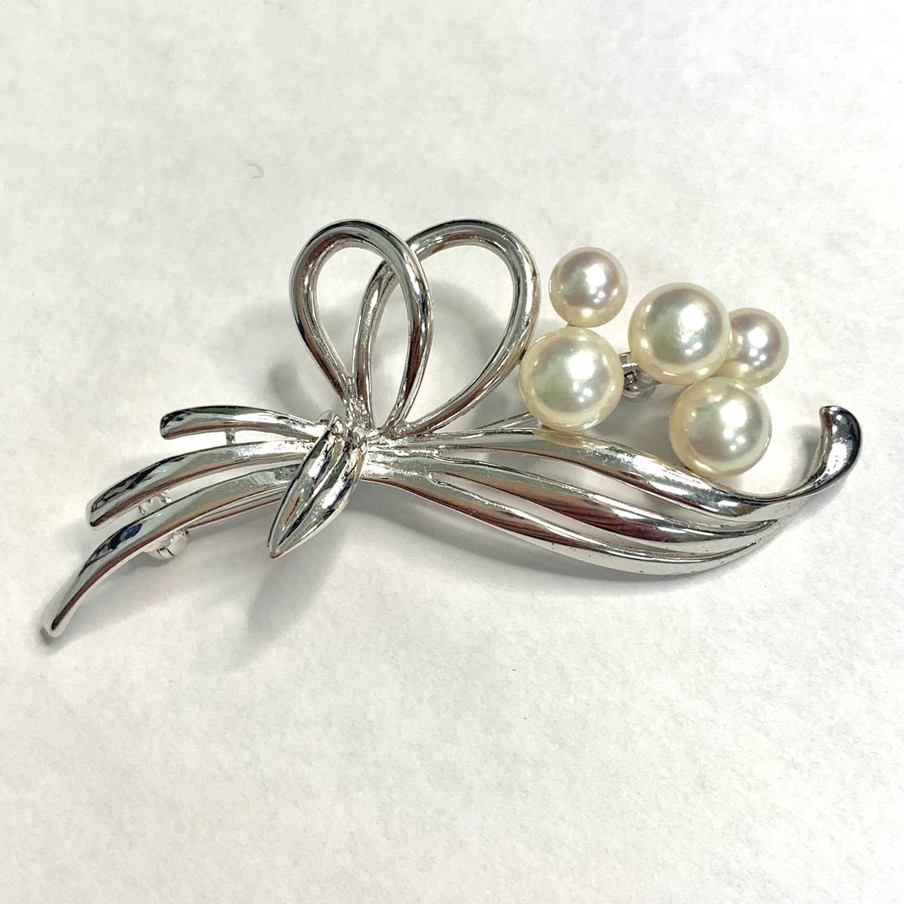 人気特価激安 パールブローチ 【極美品】MIKIMOTO 6珠 刻印あり 人気特価激安 パールブローチ 【極美品】MIKIMOTO 6珠 刻印あり