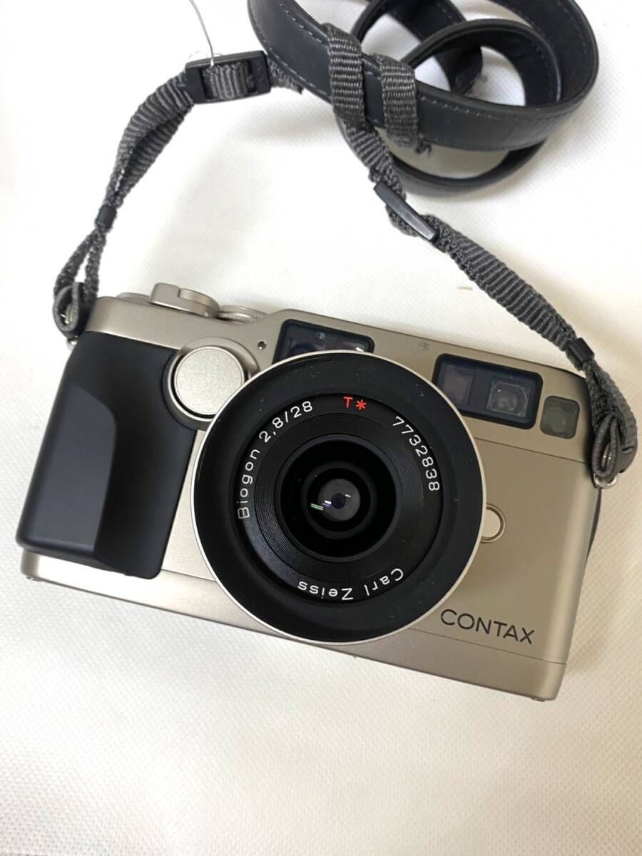 【アルプスカメラ】美品 CONTAX コンタックス Carl Zeiss Planar T* 45mm F2 G用 AF 単焦点レンズ 純正メタルフード付 220115r