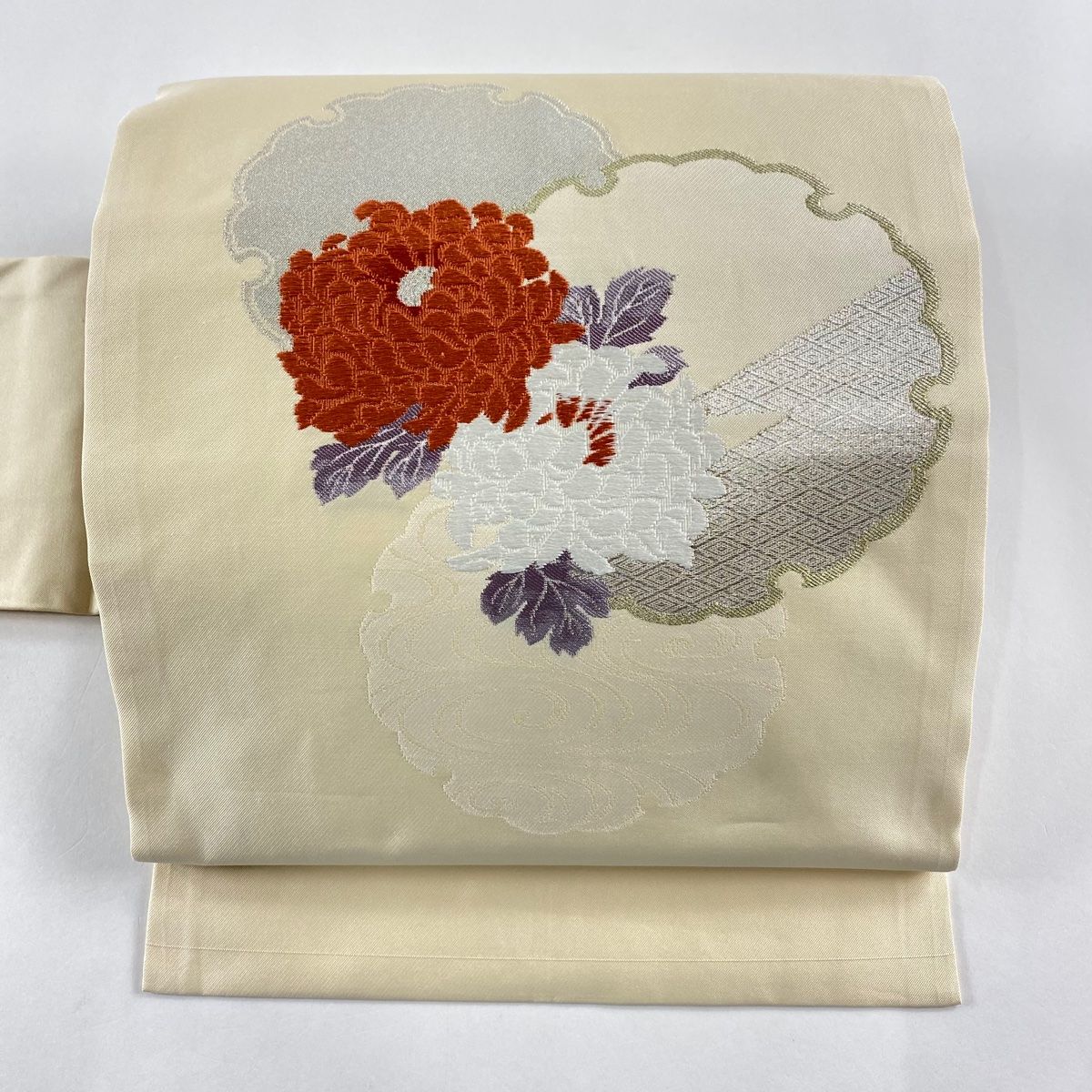 名古屋帯 美品 優品 雪輪 牡丹 刺繍 金銀糸 クリーム 正絹 【中古 