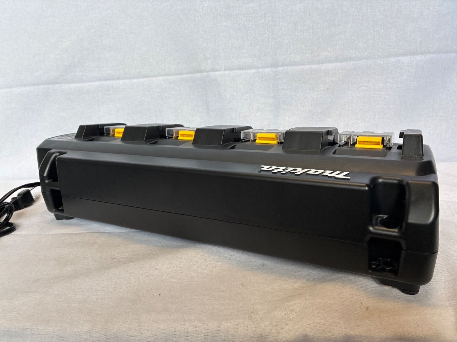 4スロット充電器