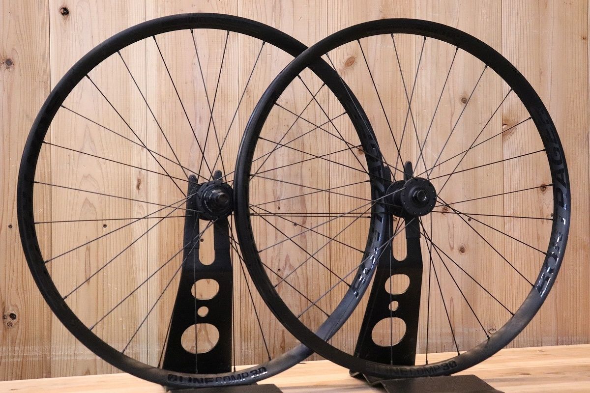 BONTRAGER LINE COMP 30 完組ホイール 29インチ　タイヤ付 Bontrager Line Comp 30 TLR Boost 29 MTB Wheel - Trek Bikes