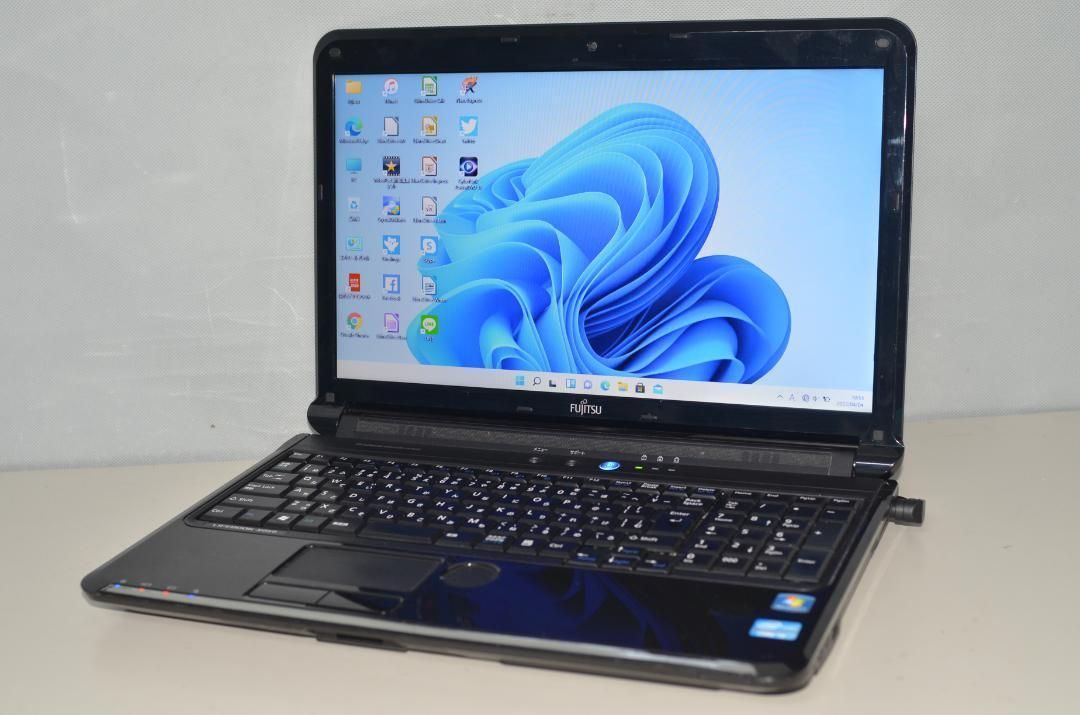 中古ノートパソコン 富士通 LIFEBOOK AH54/D Windows10 COREi3 4GB