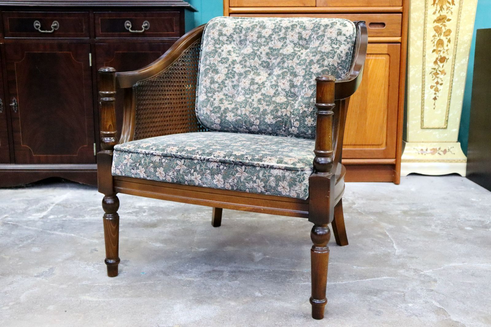 GMIS279B○karimoku カリモク コロニアル アームチェア 椅子 ラウンジチェア シングルソファ ラタン 国産家具 レトロ ヴィンテージ