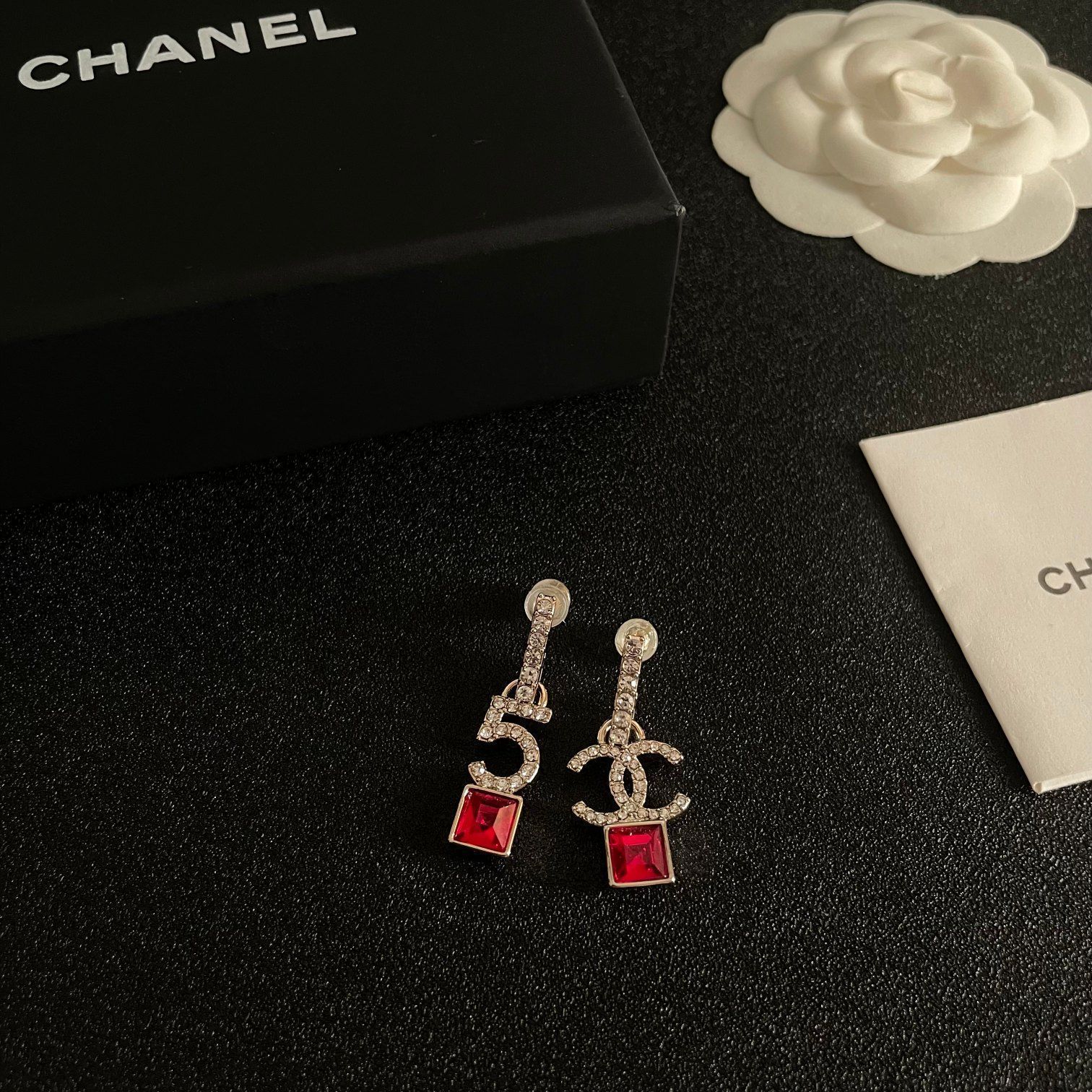 今日特価】Chanel ヴィンテージ アルファベットピアス 送料無料