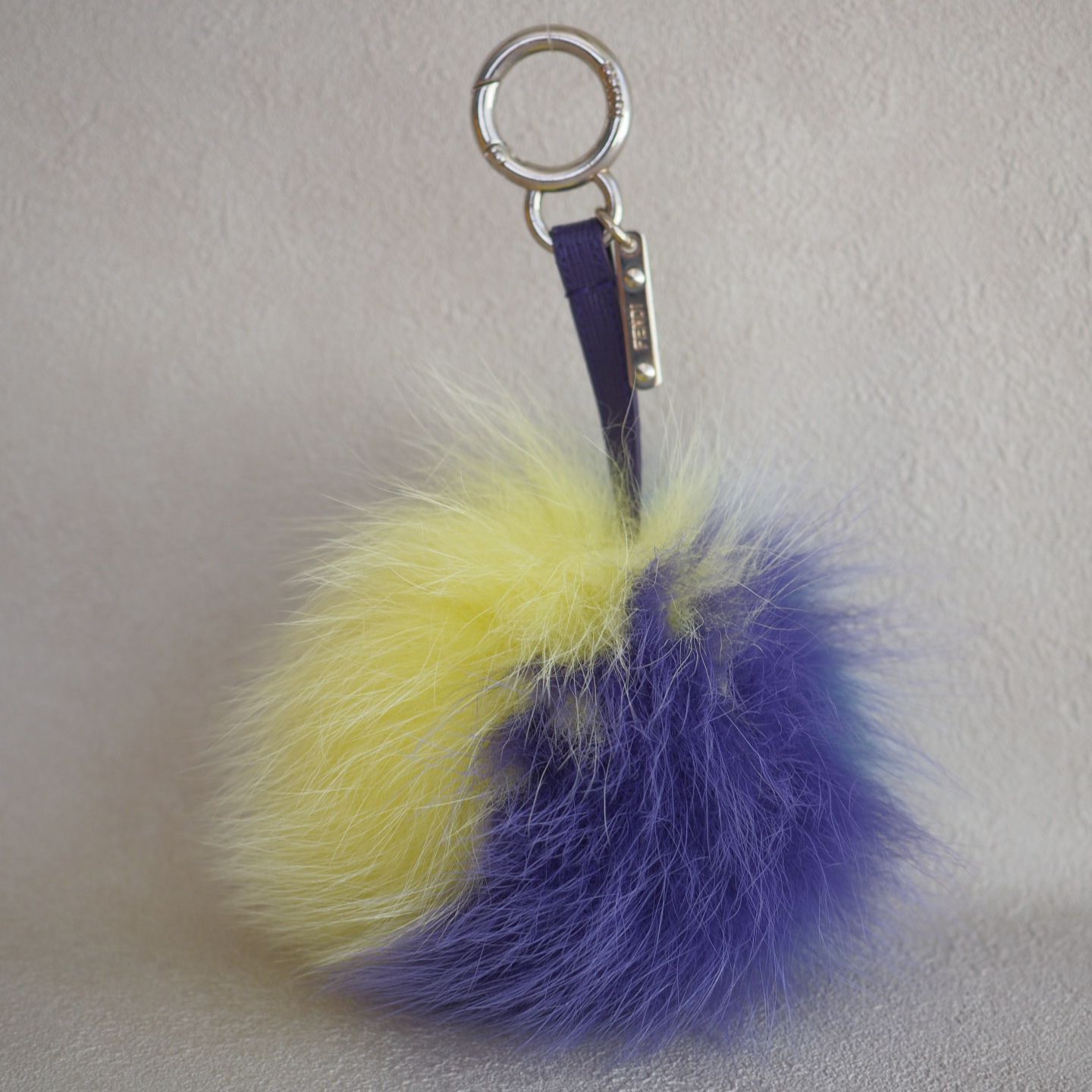 FENDYイエロー ファーポンポン キーホルダー FENDYイエロー ファーポンポン キーホルダー（FENDI フェンディ