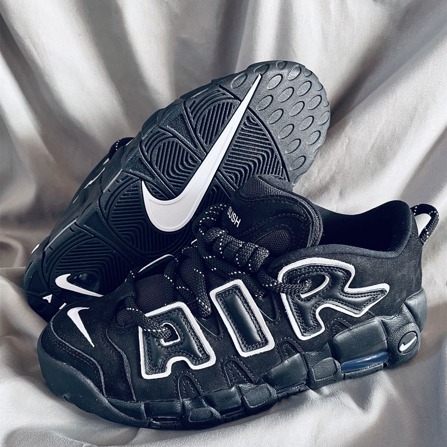 NIKE エアモアアップテンポ ロー アンブッシュ ブラック