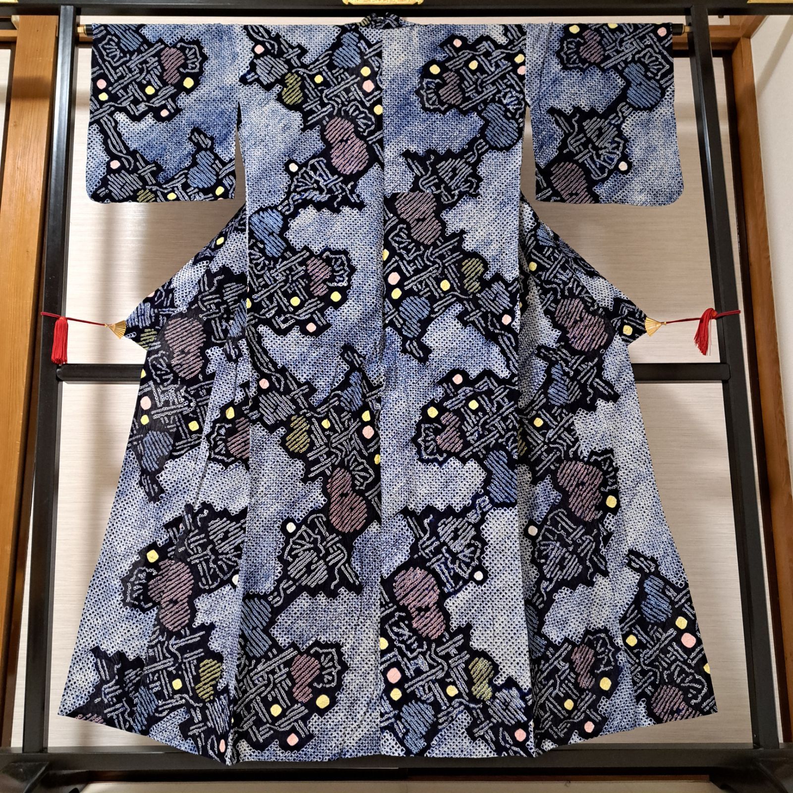 伝統工芸品　有松鳴海絞り　黒地 伝統工芸品 有松鳴海絞り 濃紺色系 最高級 浴衣