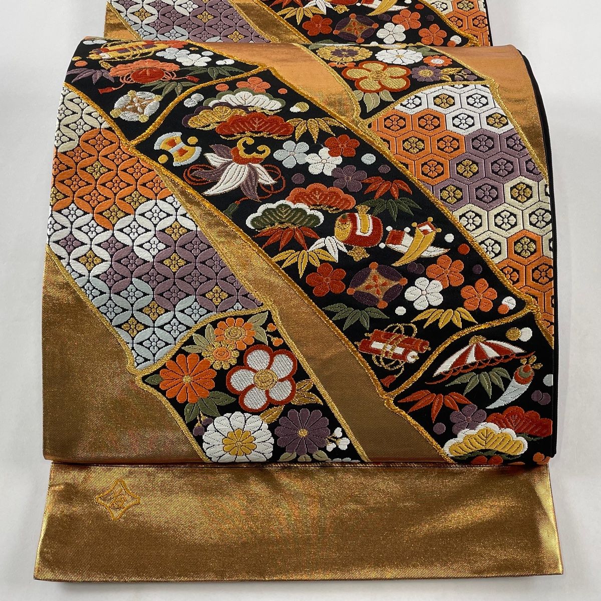 袋帯 秀品 華文 草花 金銀糸 箔 ベージュ 六通 正絹(仕立て上がり)｜売買