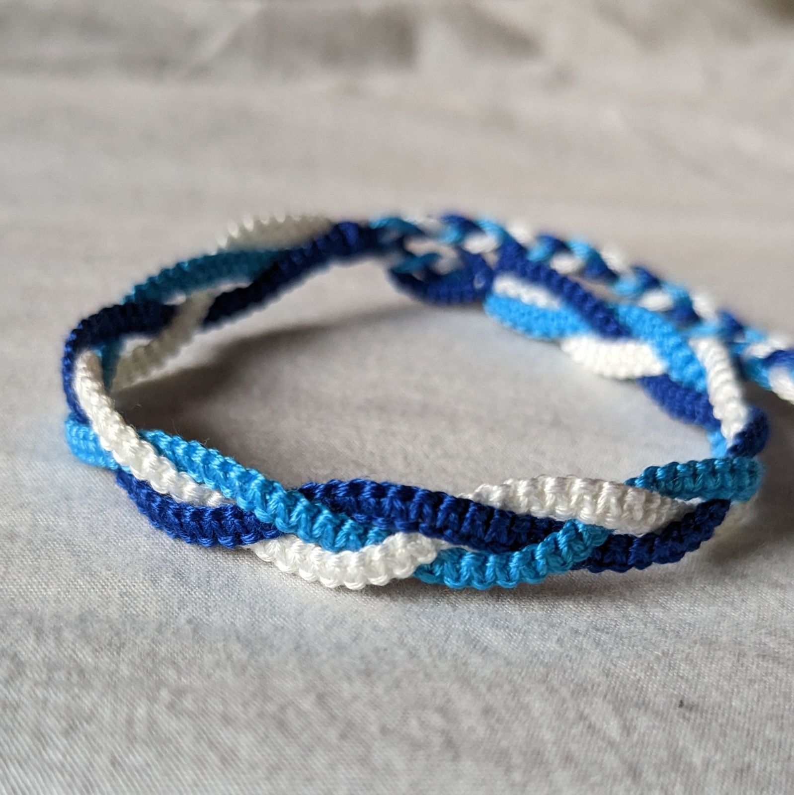 ミサンガ】 ブレスレット・アンクレット 長め 三つ編み 青