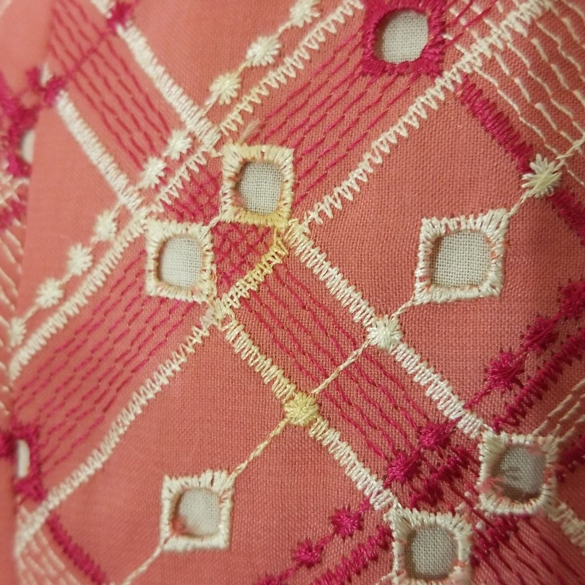 新品タグつきTOCCAトッカ総刺繍ワンピース大きいサイズ 大きいサイズ TOCCA トッカ ワンピース 4 L 花 刺繍 総柄 青 黒 ピンク