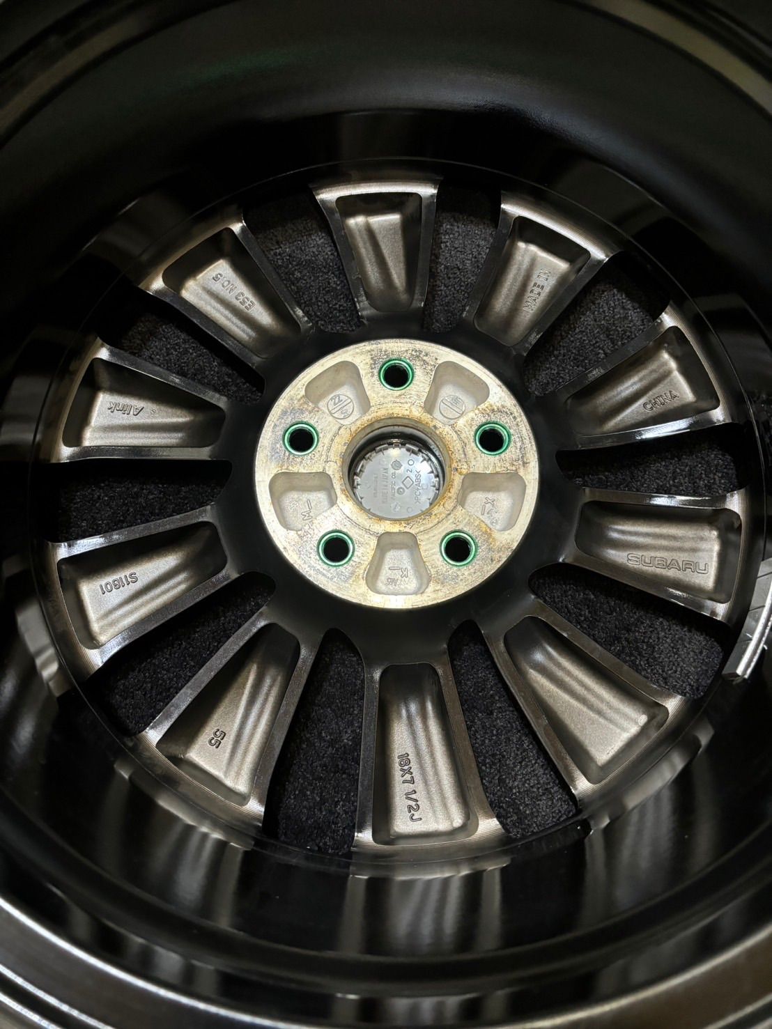 スバル VNレヴォーグ 純正ホイール・スタッドレスタイヤ4本 225/45R18