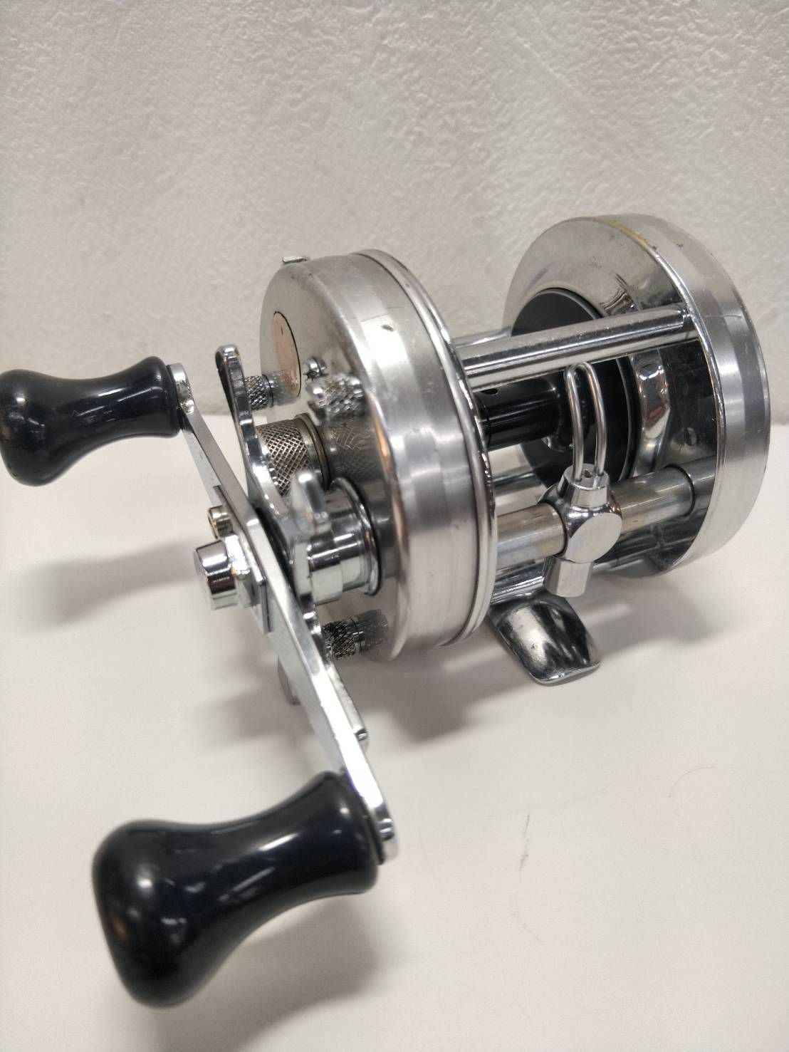 ＡＢＵ アブ Ａｍｂａｓｓａｄｅｕｒ アンバサダー ５５００Ｃ ７６０８０３ ベイト マルチプライヤー 両軸 リール バス 鯰 ナマズ 雷魚 ライギョ ０８